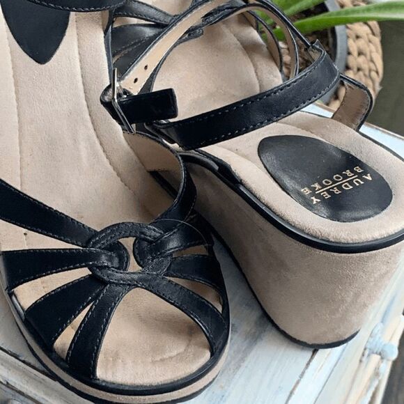 Aubrey Brooke Women's Perforated Ankle Strappy Wedge Sandals Black Size 8.5 - Picture 3 of 14